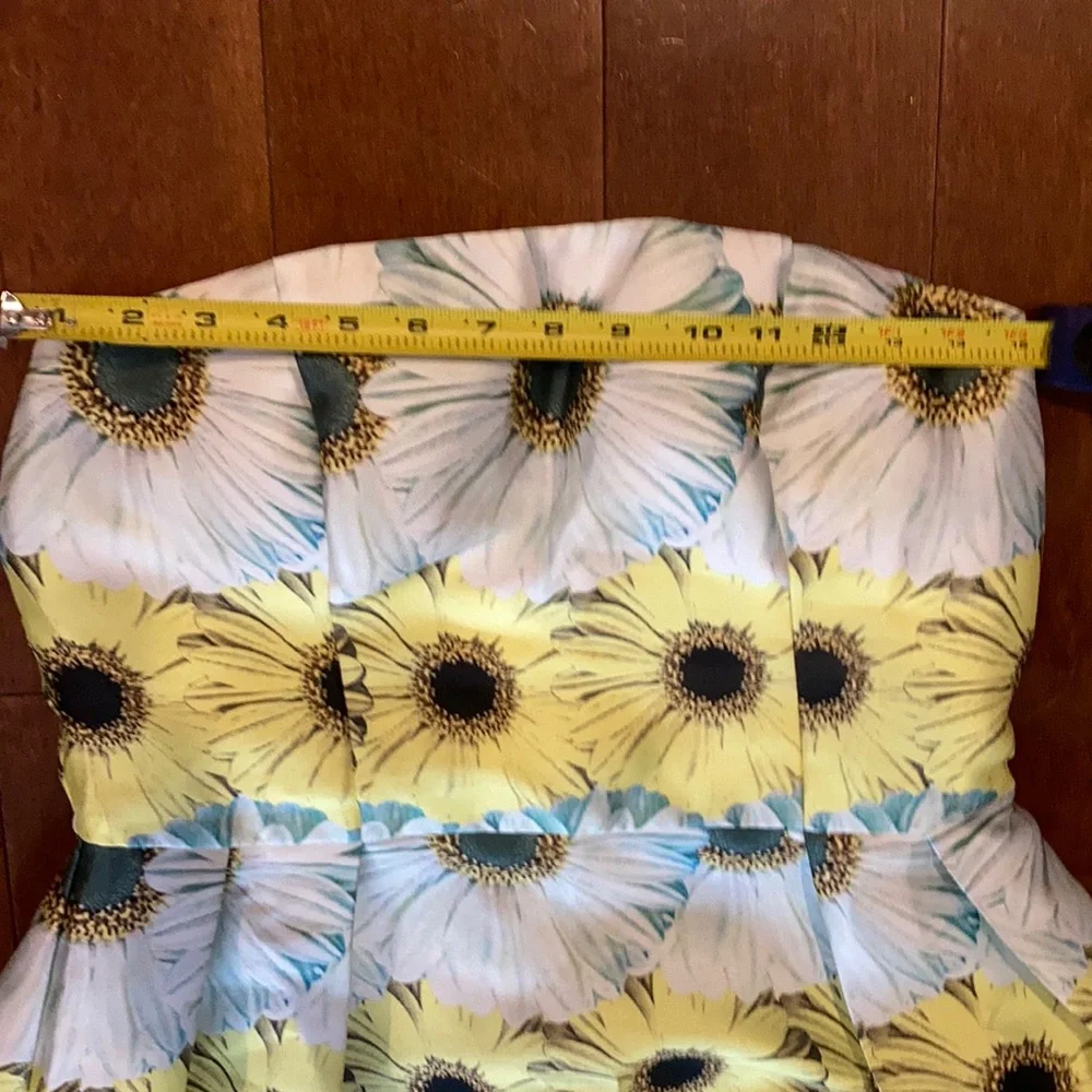Chi Chi London Structured Bandeau Sunflower Dress - Picture 10 of 12